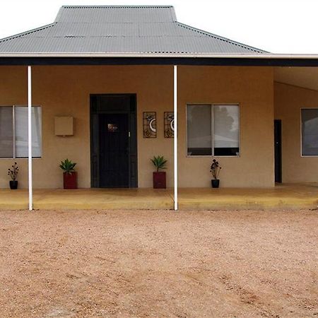 Artmecca Holiday House Hotel Broken Hill Exterior photo